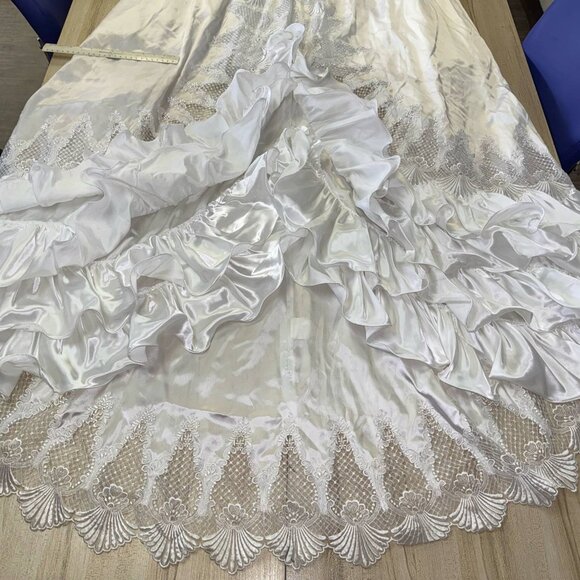 Jean Phoenix Bridal Vintage Wedding Dress with Train - Picture 13 of 15